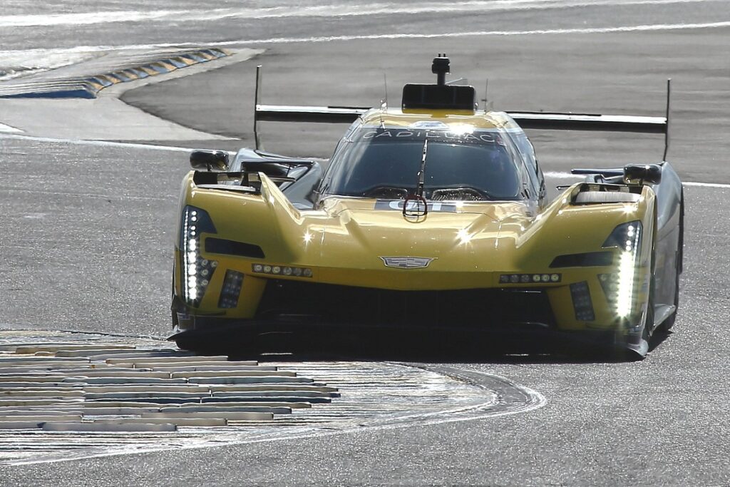 Dixon’s Cadillac beats BMW in first IMSA practice