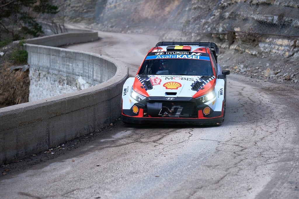 Neuville edges Ogier in enthralling head-to-head Neuville edges Ogier in enthralling head-to-head