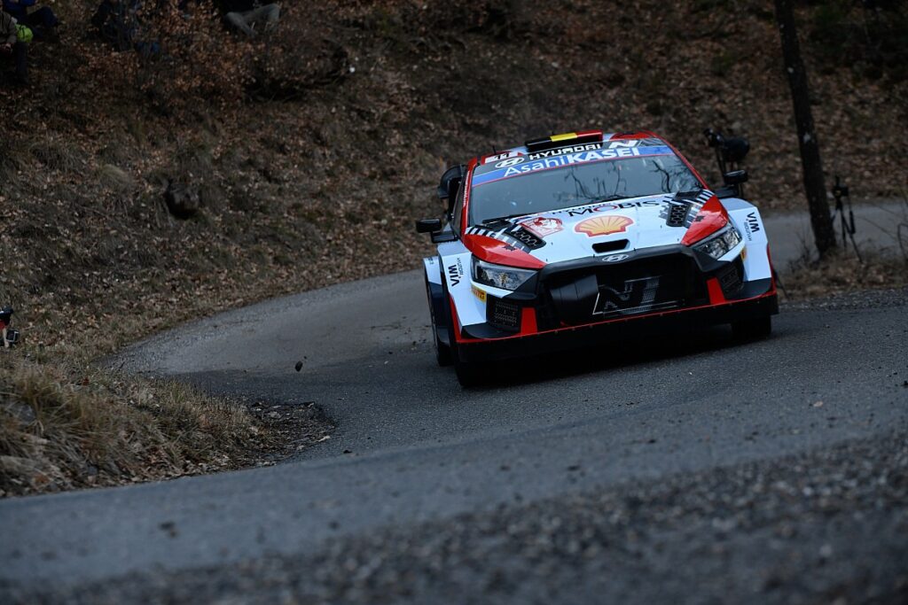 Neuville on course for victory as Ogier challenge falters