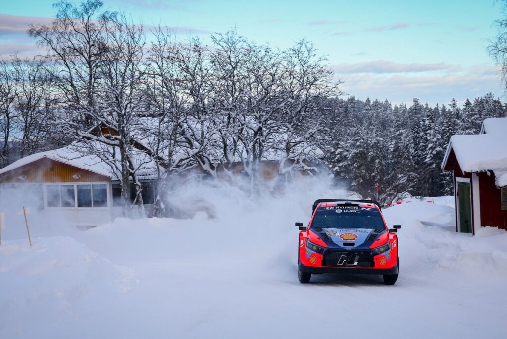 Evans snatches second as Lappi closes on win