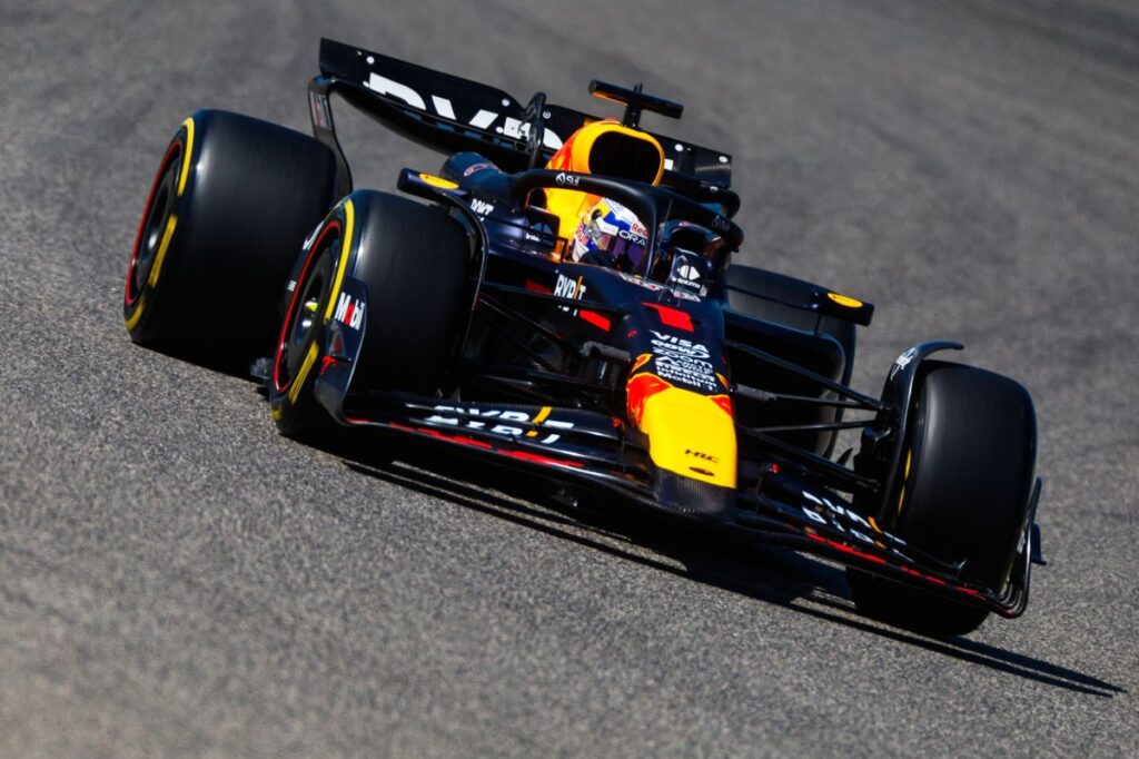 Verstappen tops opening morning as Albon stops on track Verstappen tops opening morning as Albon stops on track