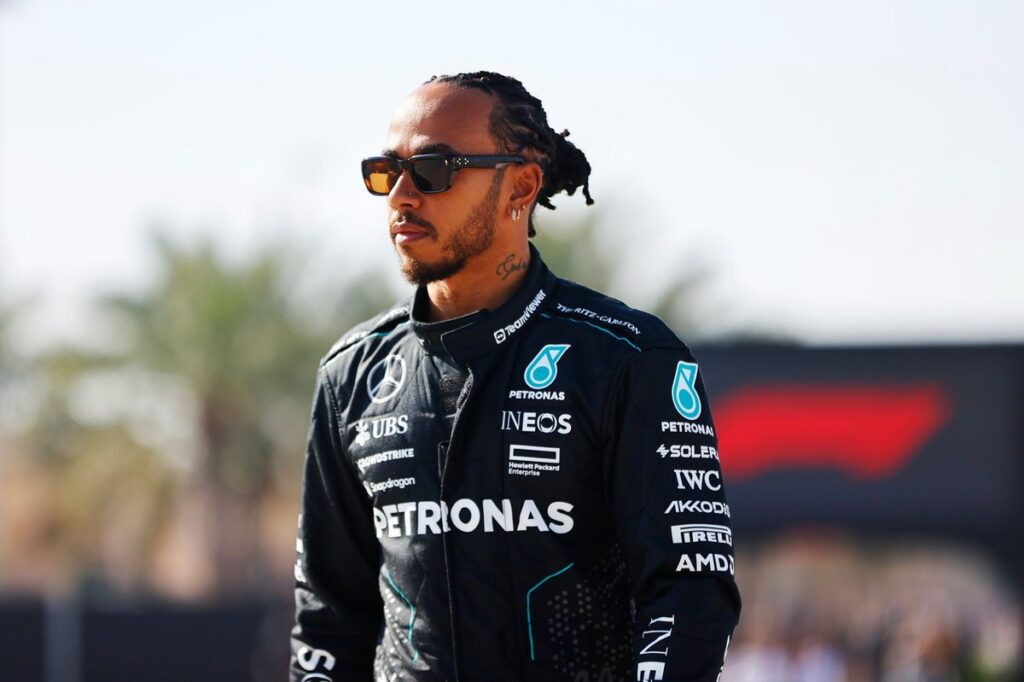Hamilton didn’t tell parents about Ferrari F1 switch until announcement day Hamilton didn’t tell parents about Ferrari F1 switch until announcement day