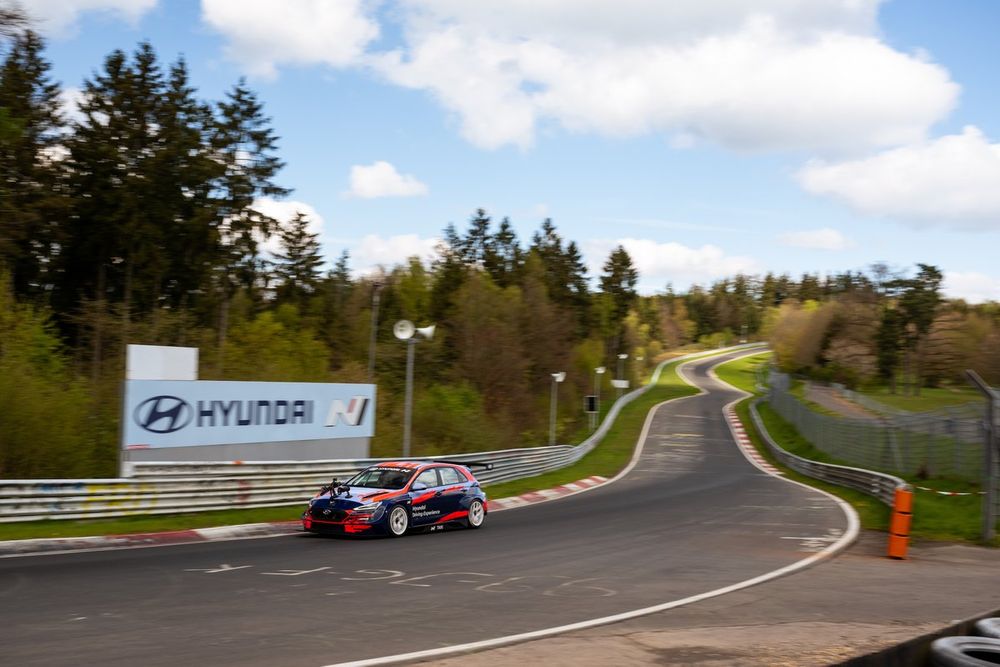 Neuville and Wydaeghe tackle the Nurburgring aboard a 350hp Hyundai TCR car