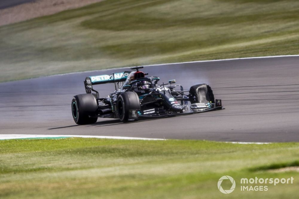 Lewis Hamilton, Mercedes F1 W11 with a puncture on the final lap