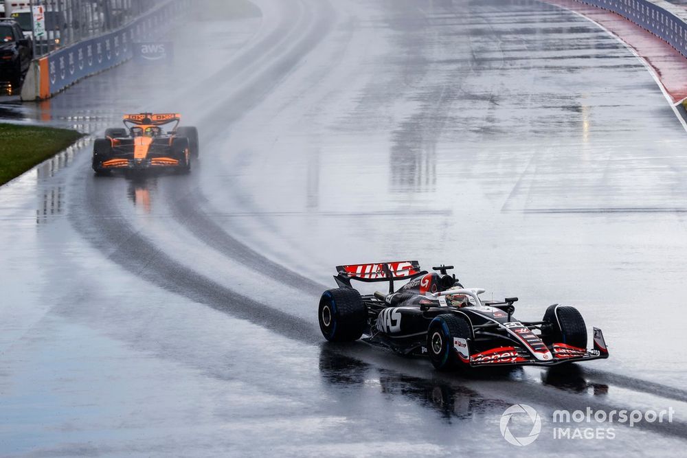 Kevin Magnussen, Haas VF-24, Oscar Piastri, McLaren MCL38