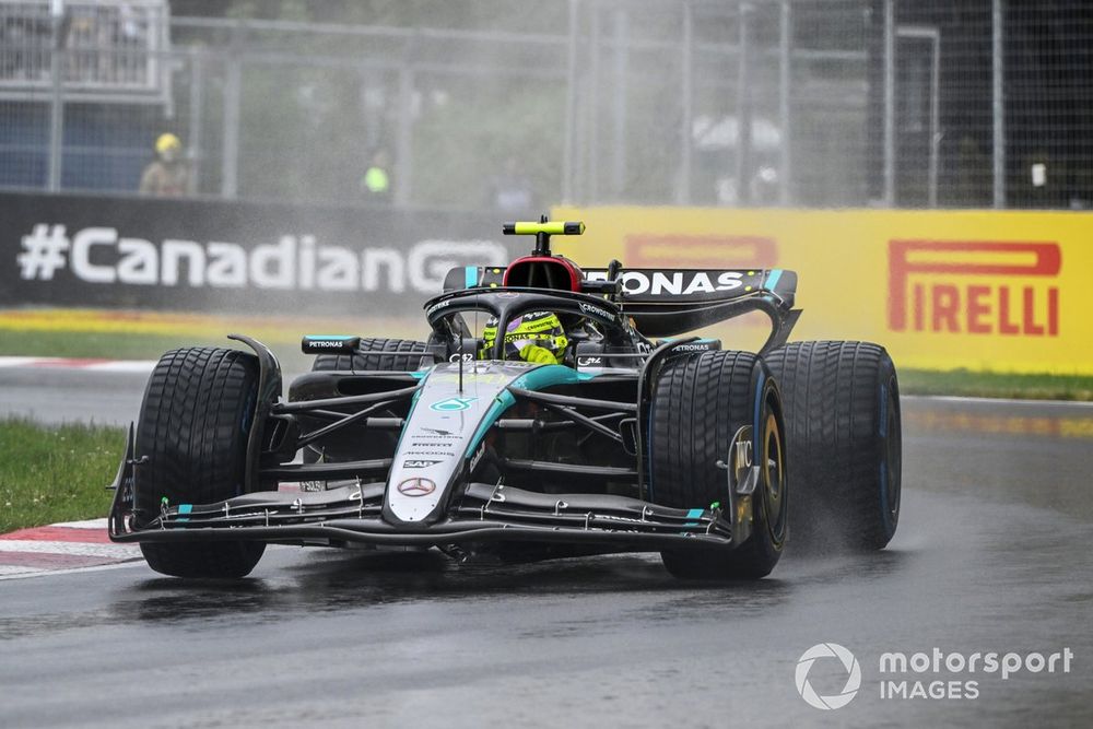 Lewis Hamilton, Mercedes F1 W15, heads to the grid