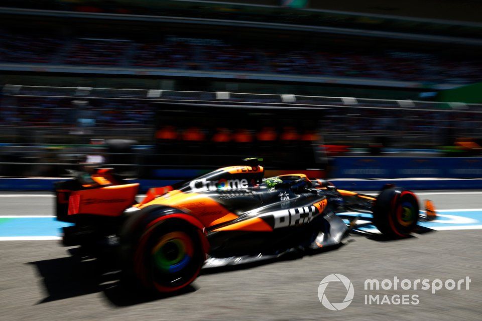 Lando Norris, McLaren MCL38, in the pitlane 