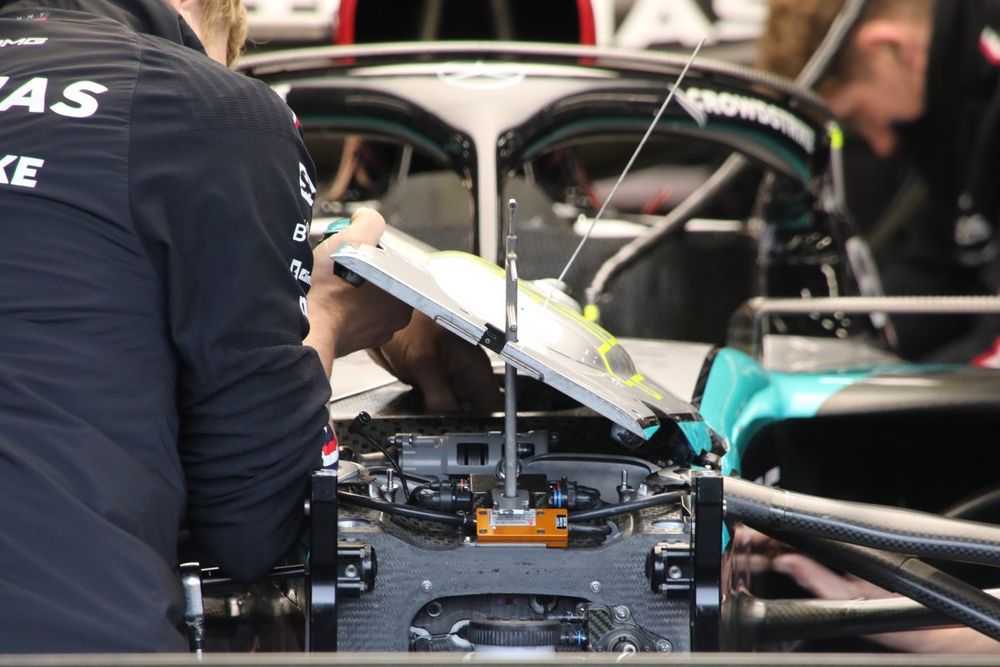Mercedes W15 technical detail