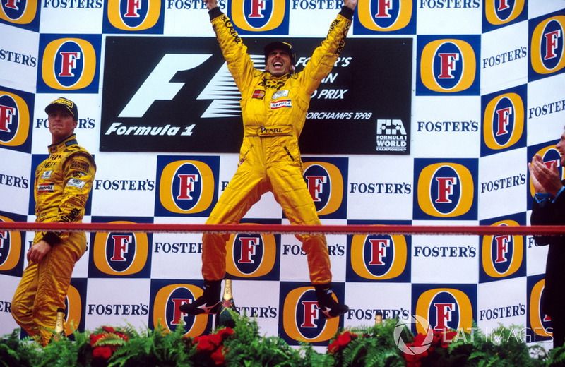 Winner Damon Hill, Jordan 198 on the podium with team-mate Ralf Schumacher, Jordan 198