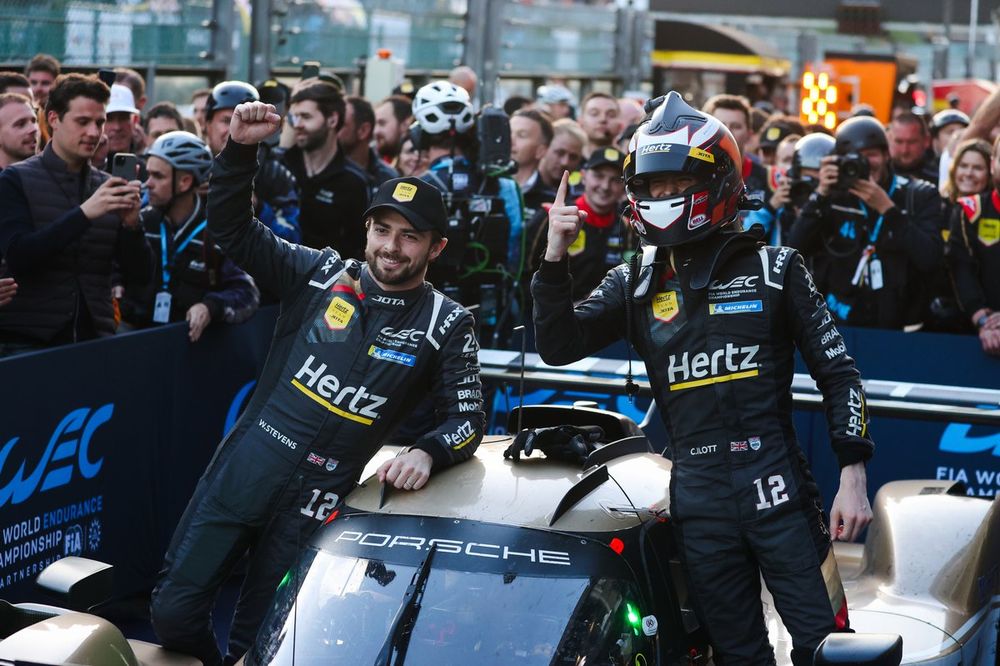 Race winner #12 Hertz Team Jota Porsche 963: Will Stevens, Callum Ilott