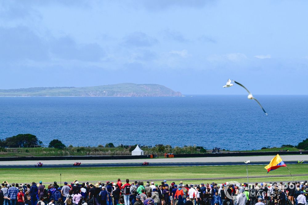 The wildlife often gets involved with the racing in Australia