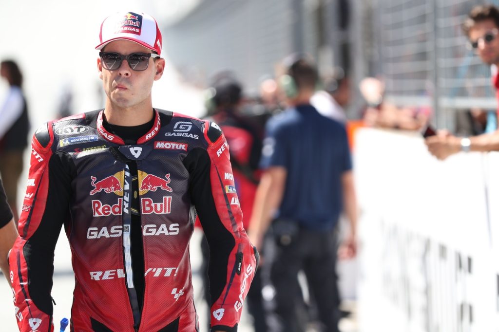 Fernandez “angry” after 2024 season but vows to be back in MotoGP Fernandez “angry” after 2024 season but vows to be back in MotoGP