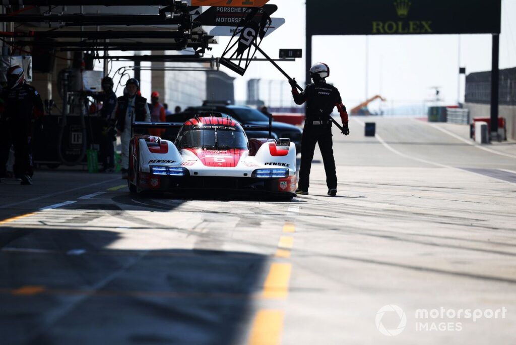 Campbell puts Porsche top in opening practice Campbell puts Porsche top in opening practice
