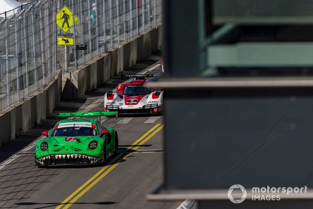 #77 AO Racing Porsche 911 GT3 R: Laurin Heinrich, Sebastian Priaulx