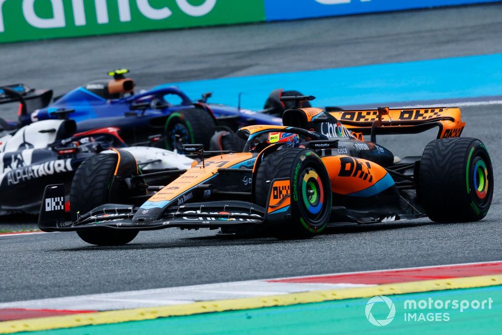 Oscar Piastri, McLaren MCL60, Nyck de Vries, AlphaTauri AT04, Logan Sargeant, Williams FW45