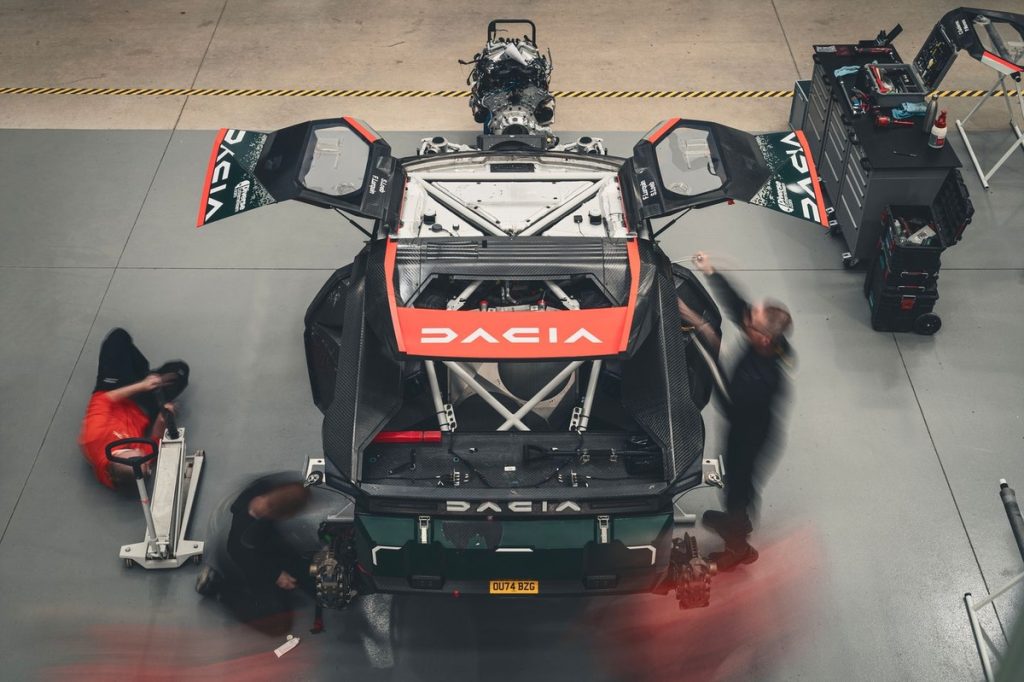 How Alpine is helping Loeb’s bid for Dakar history with an unlikely challenger How Alpine is helping Loeb’s bid for Dakar history with an unlikely challenger