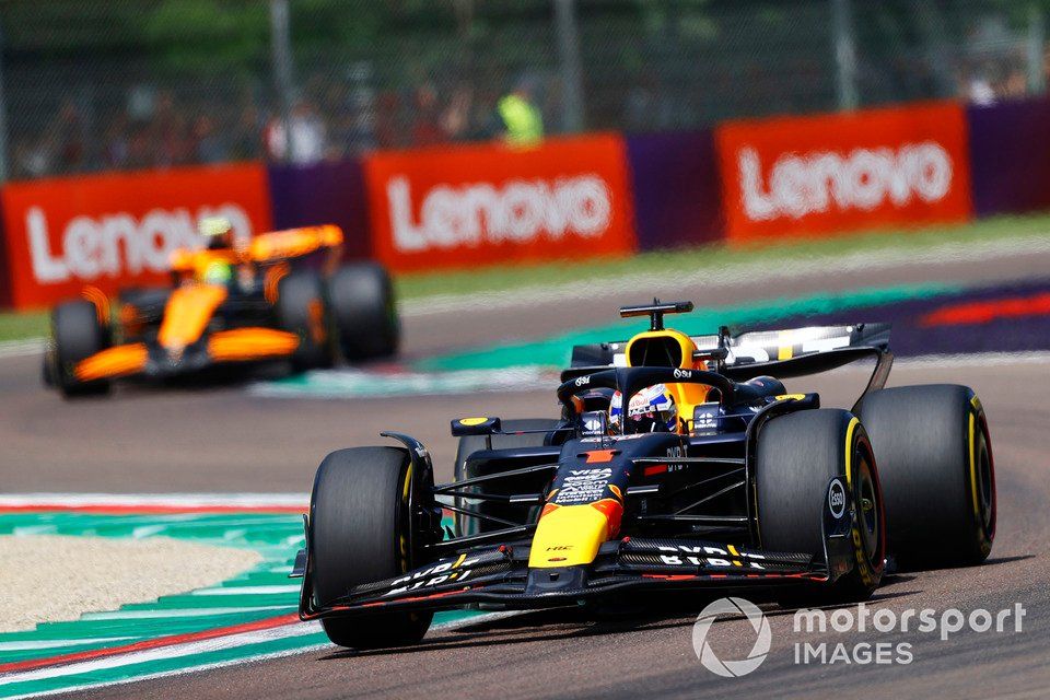 Max Verstappen, Red Bull Racing RB20, Lando Norris, McLaren MCL38