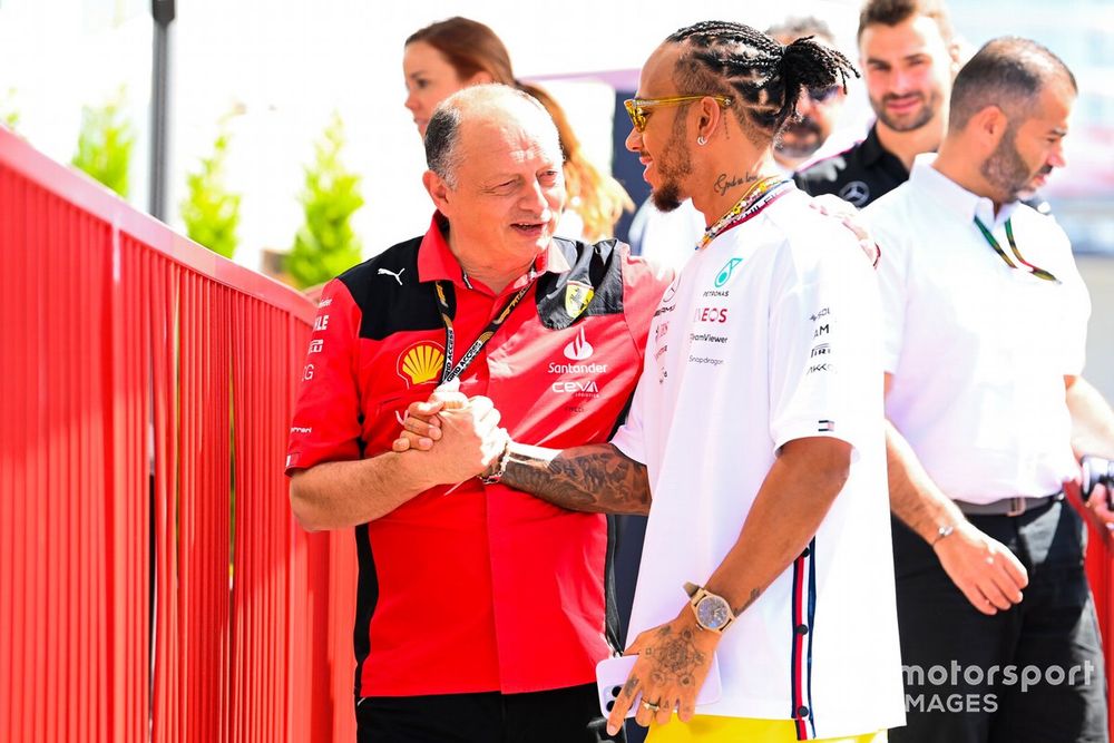 Frederic Vasseur, Team Principal and General Manager, Scuderia Ferrari, with Lewis Hamilton, Mercedes-AMG 