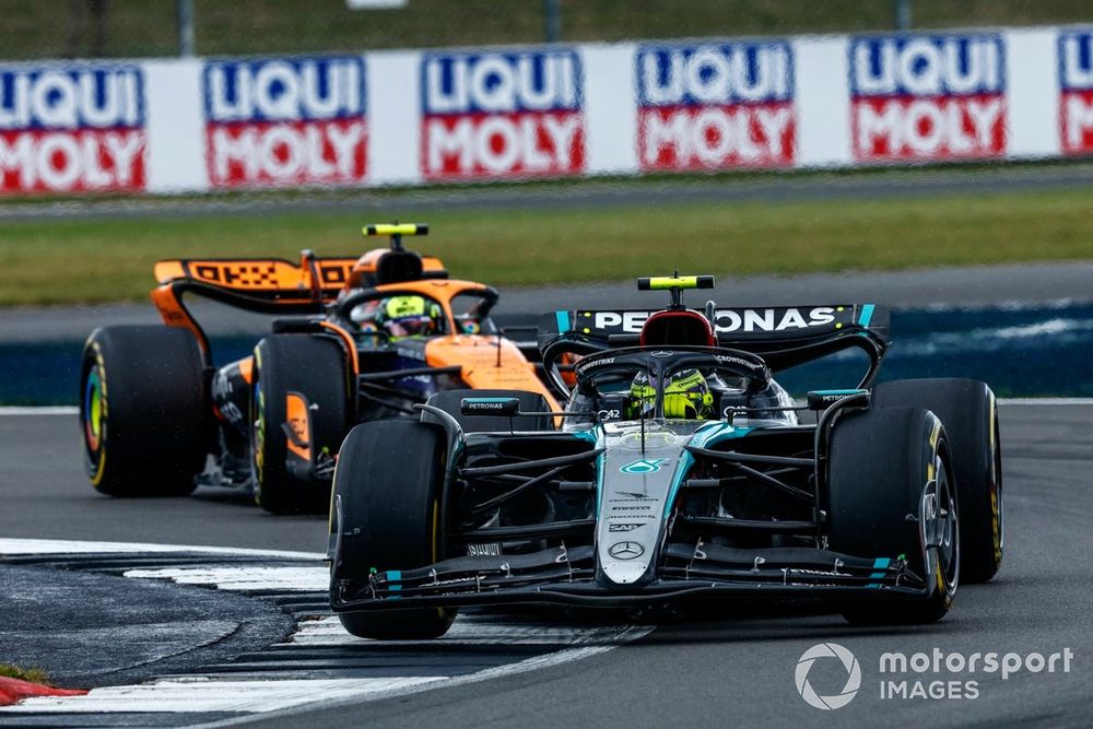 Lewis Hamilton, Mercedes F1 W15, Lando Norris, McLaren MCL38