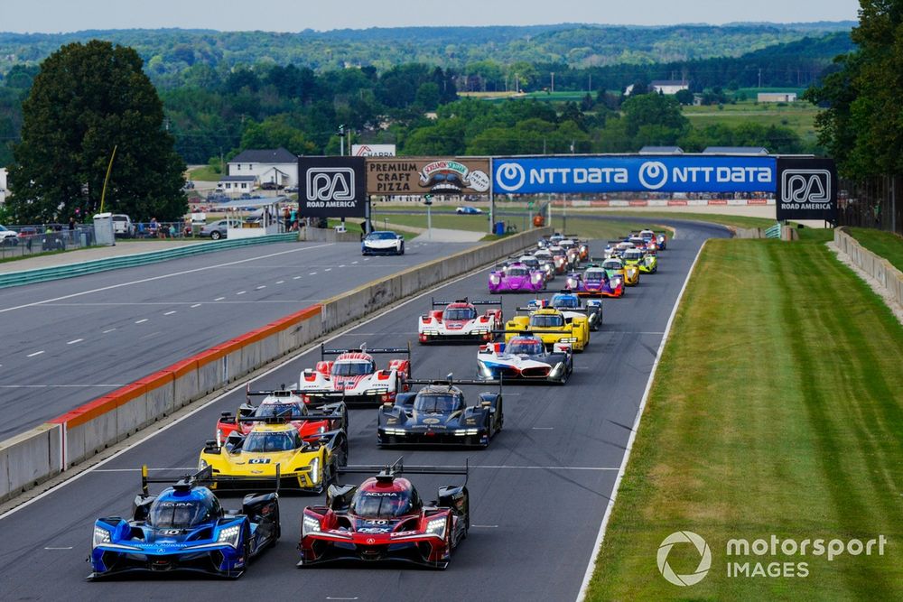 #10 Wayne Taylor Racing with Andretti Acura ARX-06: Ricky Taylor, Filipe Albuquerque, lead the field to green