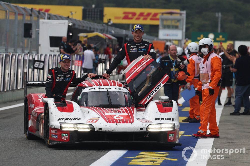 Race winner #6 Porsche Penske Motorsport Porsche 963: Kevin Estre, Andre Lotterer, Laurens Vanthoor