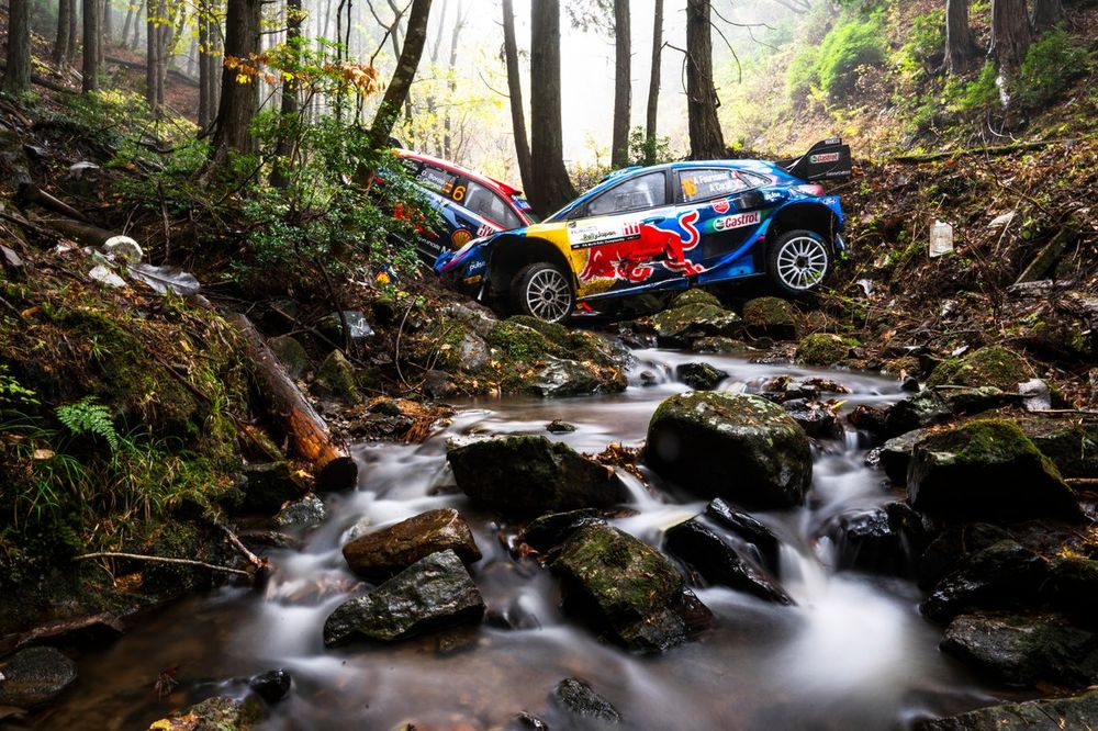 Dani Sordo, Candido Carrera, Hyundai World Rally Team Hyundai i20 N Rally1, Adrien Fourmaux, Alexandre Coria, M-Sport Ford World Rally Team Ford Puma Rally1 after the crash