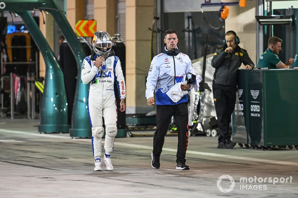 Daniel Ricciardo, Visa Cash App RB F1 Team, in the pit lane