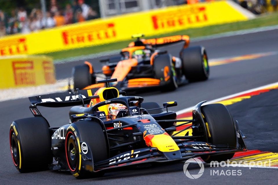 Max Verstappen, Red Bull Racing RB20, Lando Norris, McLaren MCL38