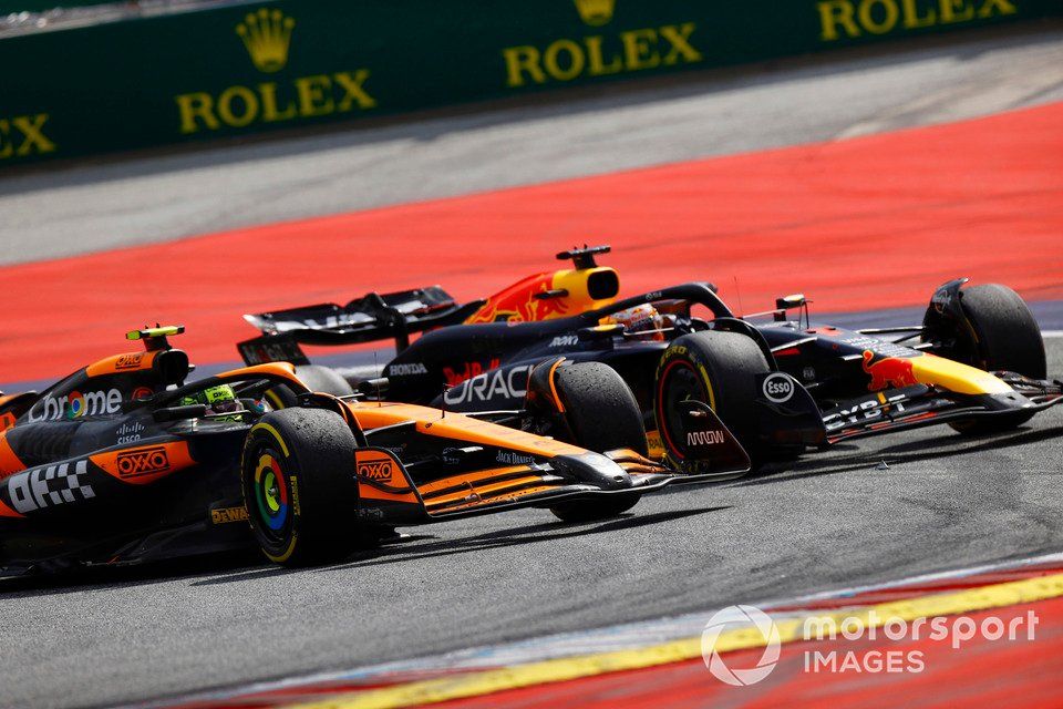 Max Verstappen, Red Bull Racing RB20, Lando Norris, McLaren MCL38, battle for the lead