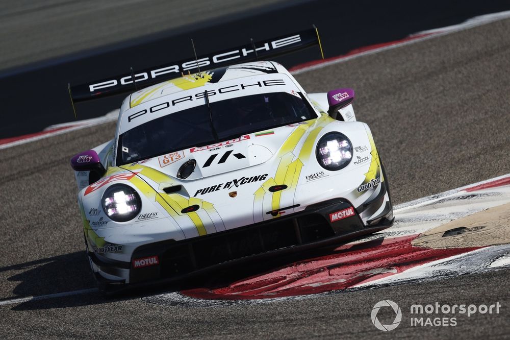 #92 Manthey Purerxcing Porsche 911 GT3 R LMGT3: Gilian Henrion, Celia Martin, Michelle Gatting