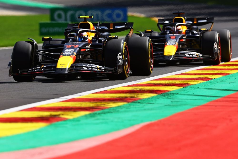 Sergio Perez, Red Bull Racing RB20, Max Verstappen, Red Bull Racing RB20