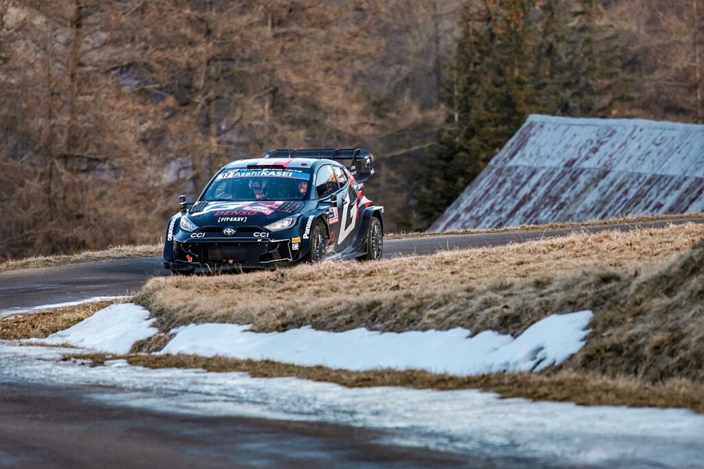 Ogier increases the pressure on leader Evans